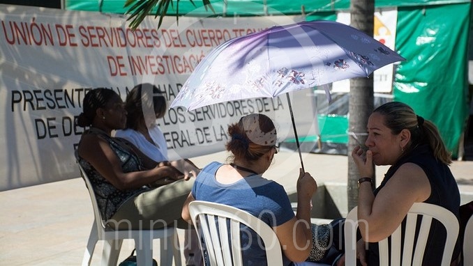 VIDEO y FOTOS: Avanza paro de servidores estatales en el búnker de la Fiscalía 7 Planton_Fiscalia_6.jpg