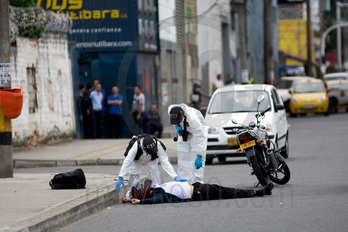 FOTOS: Presunto fletero fue dado de baja en la calle 30A 11 Presunto fletero muere 11