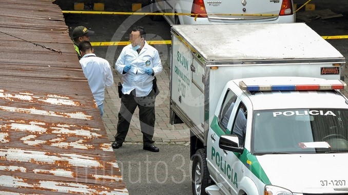 FOTOS y VIDEO: Huésped subió al último piso a tomar un café y decidió saltar al vacío 6 Suicidio_Centro_4.jpg