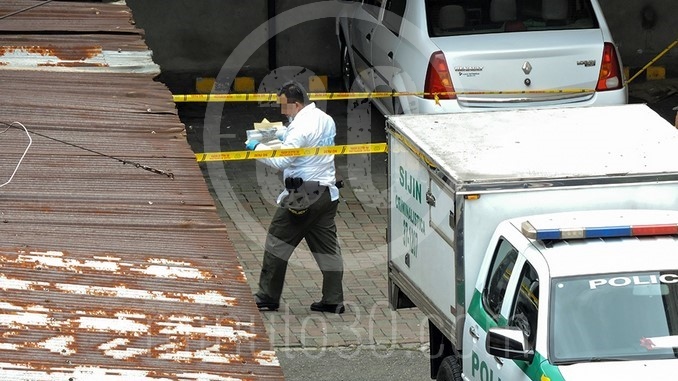 FOTOS y VIDEO: Huésped subió al último piso a tomar un café y decidió saltar al vacío 7 Suicidio_Centro_6.jpg