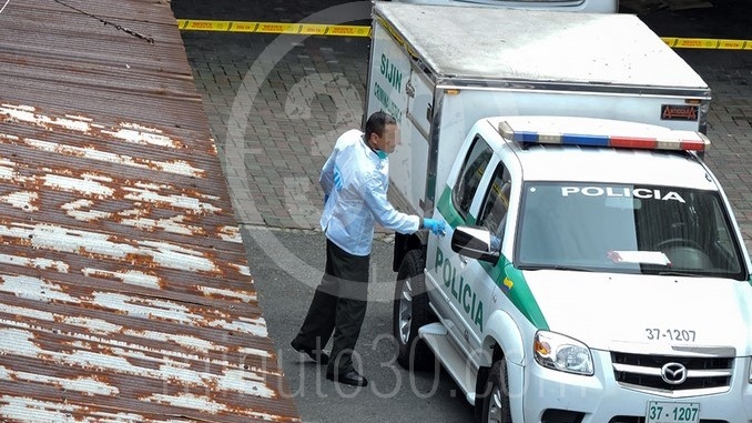 FOTOS y VIDEO: Huésped subió al último piso a tomar un café y decidió saltar al vacío 11 Suicidio_Centro_9.jpg