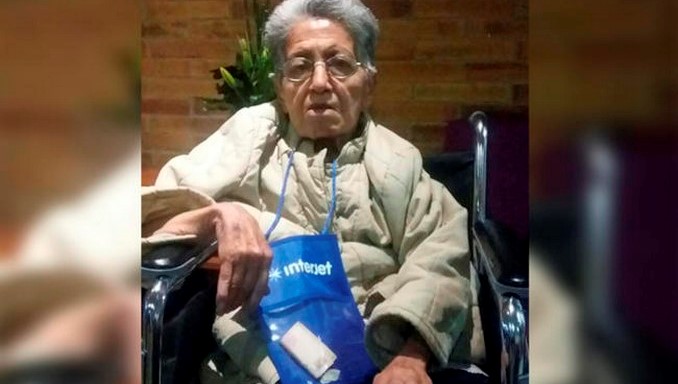 Rechazan abandono de abuela en el aeropuerto El Dorado 2 anciana abandonada el dorado