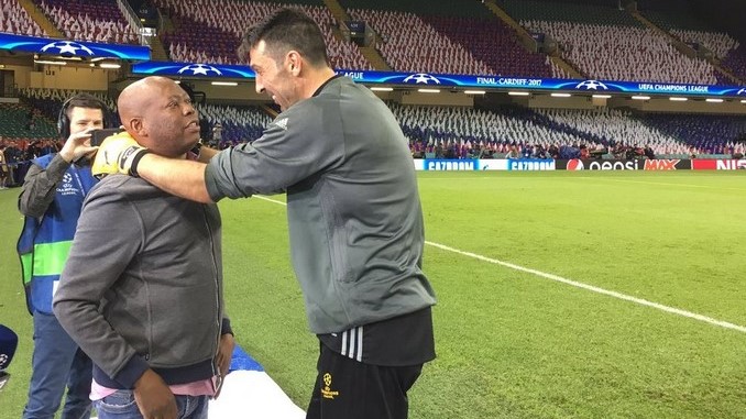 VIDEO: ¡Encuentro de grandes! Buffon corrió para saludar al Tino en la previa de Champions