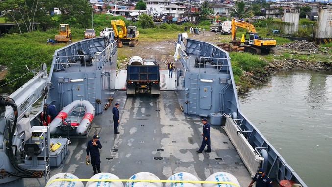Armada transportó más de 70 toneladas de ayudas humanitarias a Bahía Solano