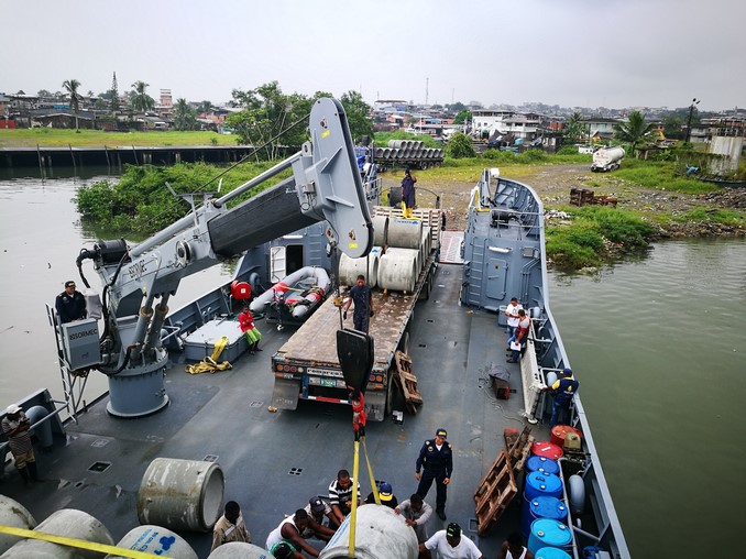 Armada transportó más de 70 toneladas de ayudas humanitarias a Bahía Solano