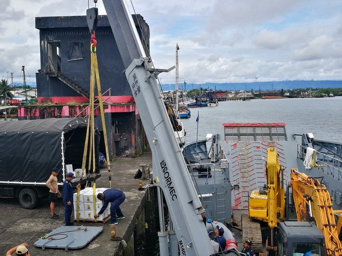 Armada transportó más de 70 toneladas de ayudas humanitarias a Bahía Solano