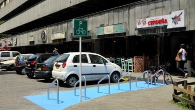 Biciparqueaderos en el barrio Carlos E. Restrepo