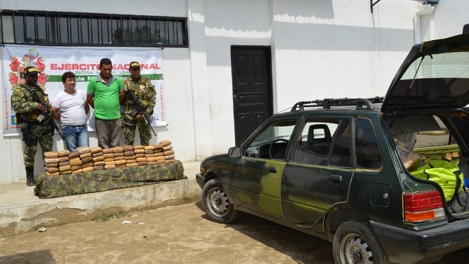 Dos capturados en Santa Marta por transportar marihuana en un vehículo