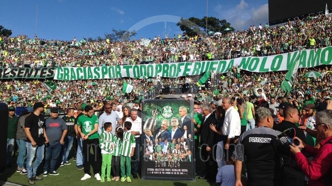 VIDEO Y FOTOS: La frase con la que Reinaldo Rueda hizo explotar la tribuna sur del Atanasio 1 despedida rueda 10
