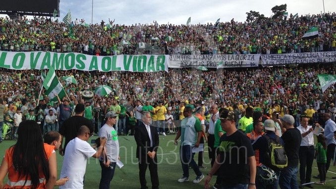 VIDEO Y FOTOS: La frase con la que Reinaldo Rueda hizo explotar la tribuna sur del Atanasio 9 despedida rueda 7
