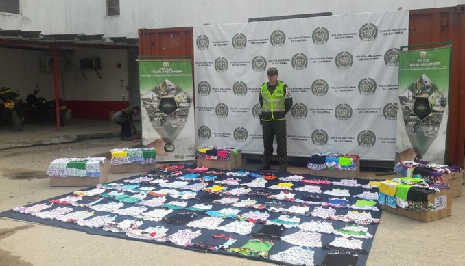 FOTOS: Autoridades incautaron mercancía de contrabando en Medellín de más de $300 millones 1 Autoridades incautaron una gran cantidad de elementos de contrabando en Medellín