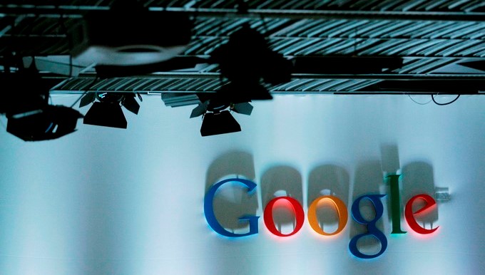 Los negocios que decidan activar esta función podrán escoger entre "Amigable con LGBTI" y "Espacio seguro para transgéneros", teniendo en cuenta las recomendaciones del gigante tecnológico para el "buen trato" de esas comunidades, como "respetar en el lugar las demostraciones de afecto" entre las personas sexualmente diversas. EFE/Archivo