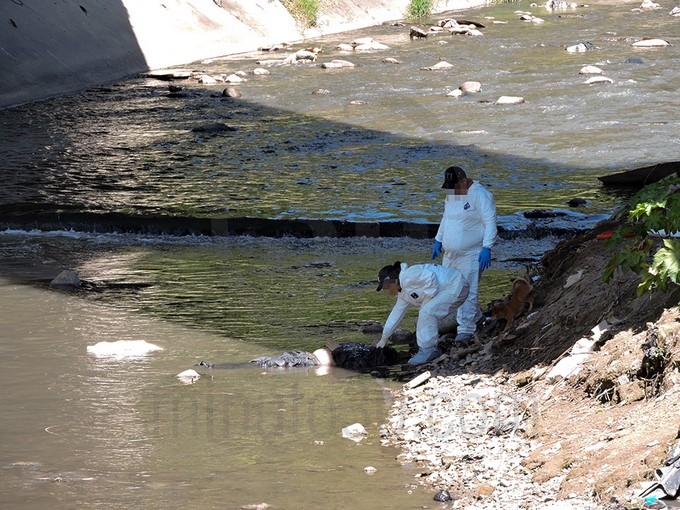 Fotografía de rescate de cuerpo en quebrada La Iguaná. MInuto30