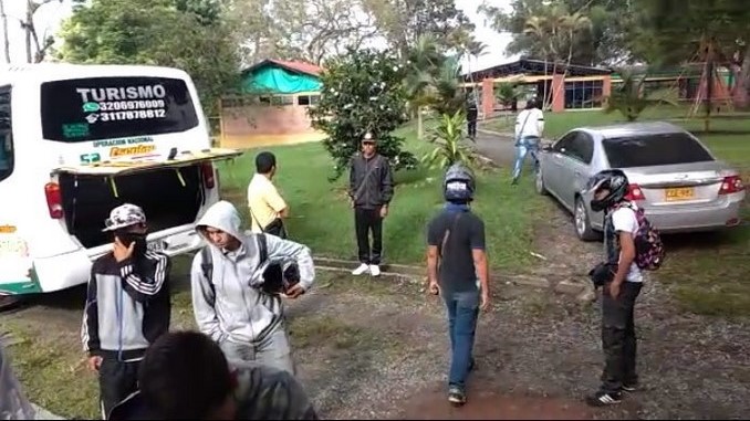 VIDEO Y FOTOS: Barristas agredieron a técnico y jugadores del Quindío 5 hinchas quindio 3