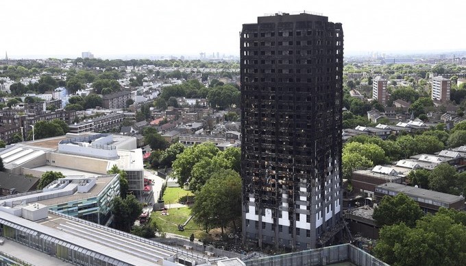 Vista de la torre residencial Grenfell de Londres, tras el incendio registrado el pasado 14 de junio. EFE/Archivo