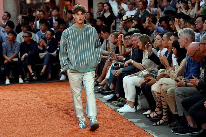 A model presents a creation of Italian fashion house Ermenegildo Zegna during the Milan Fashion Week, in Milan, Italy. EFE