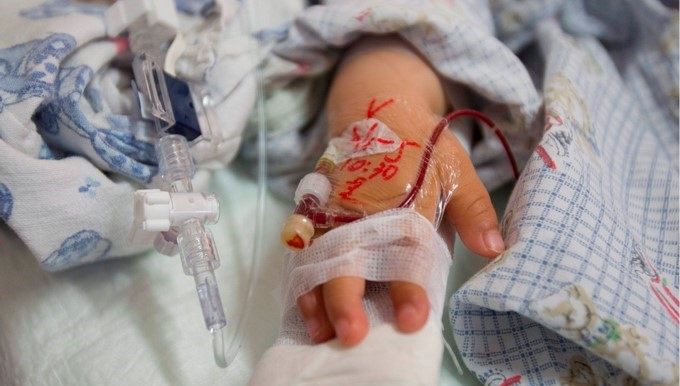 Según datos de Unicef, se estima que en América Latina 196.000 niños menores de 5 años mueren cada año por causas prevenibles, de los cuales 167.000 (85 %) tienen menos de un año, es decir que en la región muere un niño cada tres minutos. EFE/Archivo