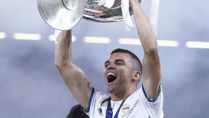 ¡Confirmado! El primer jugador que sale del Real Madrid para la próxima temporada 3 pepe real madrid