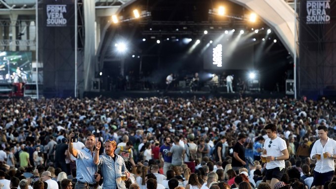 El festival Primavera Sound abrió hoy sus puertas en el Parc del Fòrum de Barcelona con un concierto gratuito que tuvo a Saint Etienne como reclamo principal. EFE/Marta Pérez