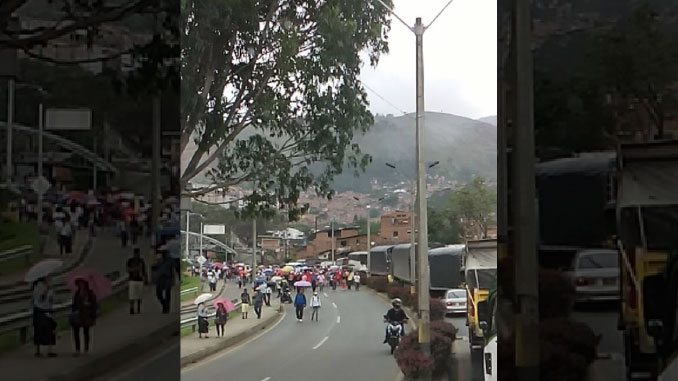 Docentes se toman la autopista Medellín - Bogotá para protestar