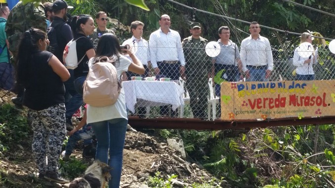 Inauguraron las obras complementarias de dos puentes peatonales en El Carmen de Viboral