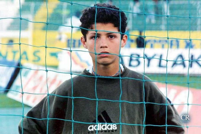 La foto que publicó Nike de Cristiano, y que generó polémica en redes 3 ronaldo ni%C3%B1o 2