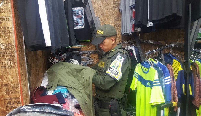 FOTOS: Autoridades incautaron mercancía de contrabando en Medellín de más de $300 millones 5 Autoridades incautaron una gran cantidad de elementos de contrabando en Medellín