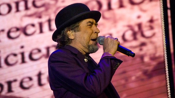 Joaquín Sabina durante un concierto con el que inicia la gira. EFE/Archivo