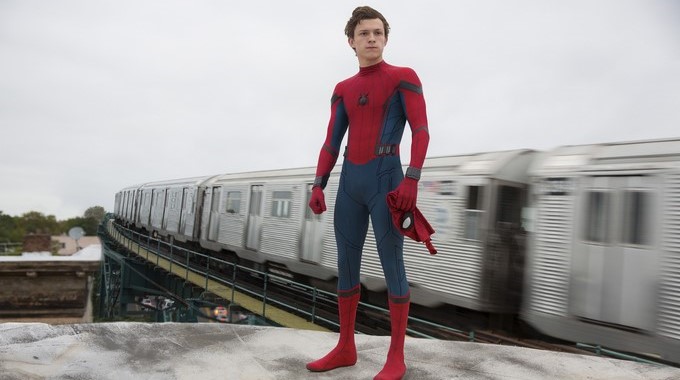 Fotografía facilitada por Sony Pictures de Tom Holland en la primera película que protagoniza como Spiderman, "Spiderman: Homecoming". EFE