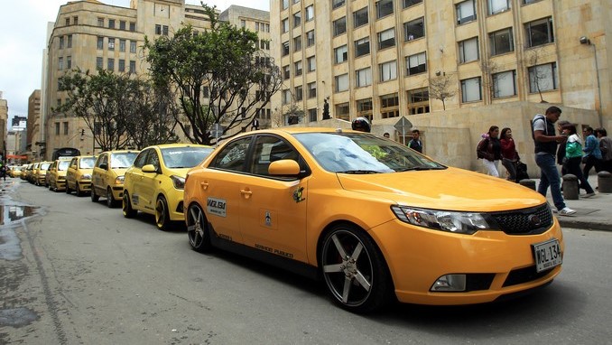 Supertransporte impone multas a Easy Taxi y Smart Taxi 2