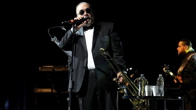 El cantante, compositor y músico de salsa Willie Colón fue registrado este jueves, durante la presentación de su espectáculo "Tour 50 Aniversario", en Guadalajara (México). EFE