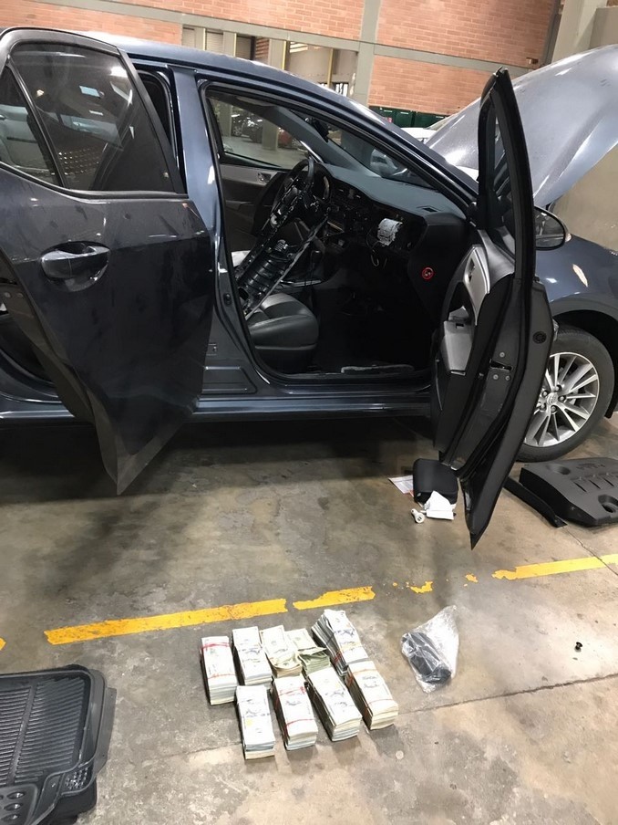 FOTOS: Dos bogotanos capturados en Conquistadores con $US300.000 en caleta del carro 4 3jfif_phixr