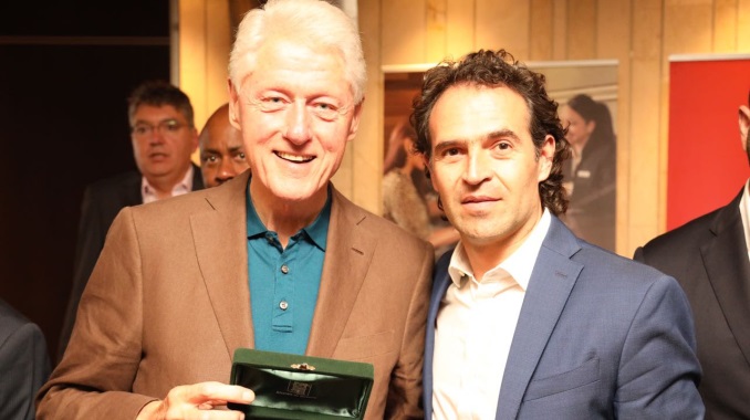 Expresidente Bill Clinton recibió las llaves de Medellín