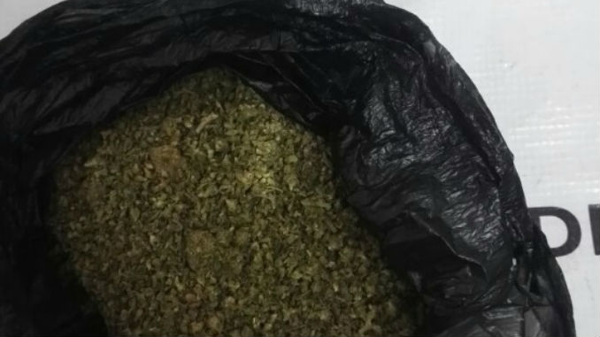Abandonaron una bolsa con 3,7 kilos de marihuana en su interior 1 Bolsa_Marihuana