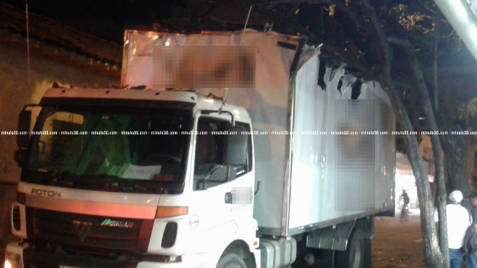 Camion_estrella_contra_Arbol_3