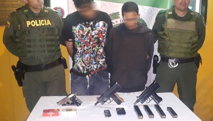 Un reconocido delincuente de Robledo Aures fue capturado junto a su secuaz en una vivienda abandonada 1 Capturados con armas en barrio Aures de Medell%C3%ADn 1 Copiar
