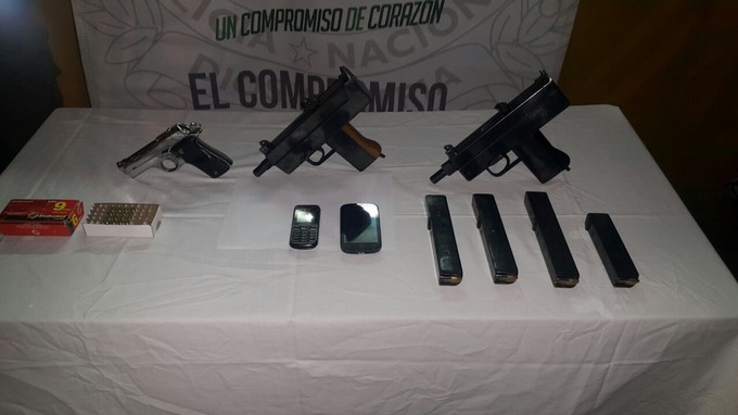 Un reconocido delincuente de Robledo Aures fue capturado junto a su secuaz en una vivienda abandonada 3 Capturados con armas en barrio Aures de Medell%C3%ADn 2 Copiar