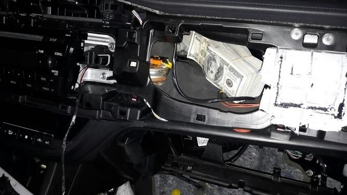 FOTOS: Dos bogotanos capturados en Conquistadores con $US300.000 en caleta del carro 1 Dolares_Incautados_1jfif_phixr