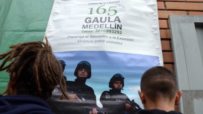 VIDEO: Desmantelada la banda "Peñitas" que 'vacunaba' viviendas, locales y buses en la Comuna 13 6 Operativos_Gaula_5