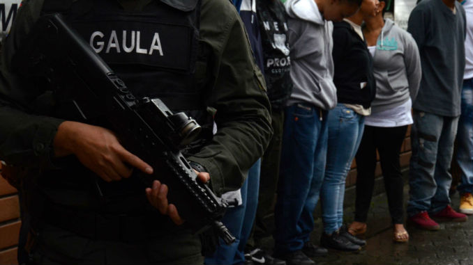VIDEO: Desmantelada la banda "Peñitas" que 'vacunaba' viviendas, locales y buses en la Comuna 13 7 Operativos_Gaula_7