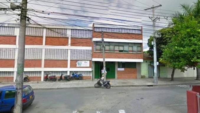 Con un cuchillo estudiante atacó a rector de su colegio porque le impidió realizar una rifa