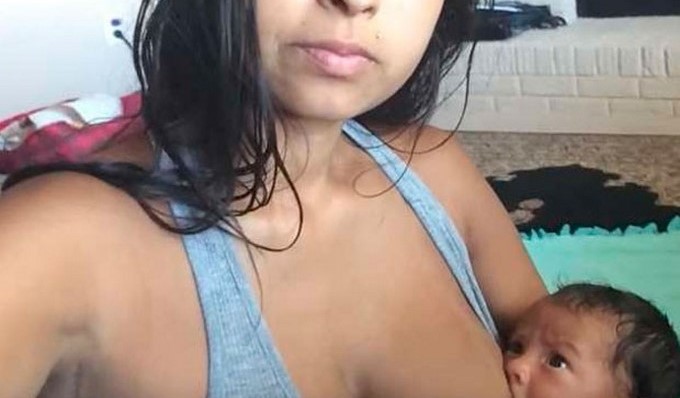 Ella confiesa que tuvo relaciones sexuales mientras amamantaba a su hijo y recibe una oleada de críticas