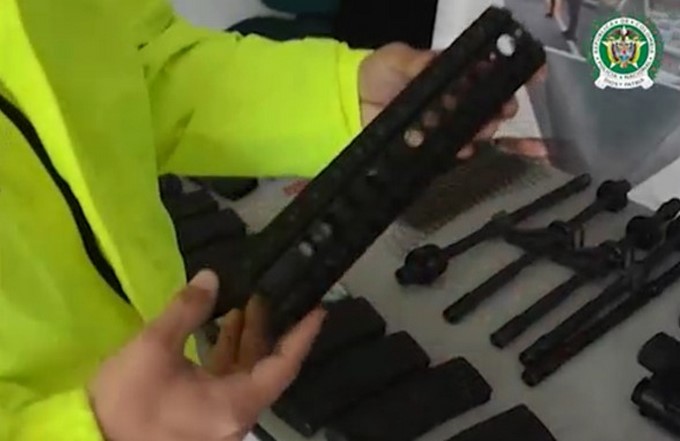 FOTOS: Desarticulada red que traficaba armas desde Estados Unidos camufladas en elementos de odontología 4 armas 6