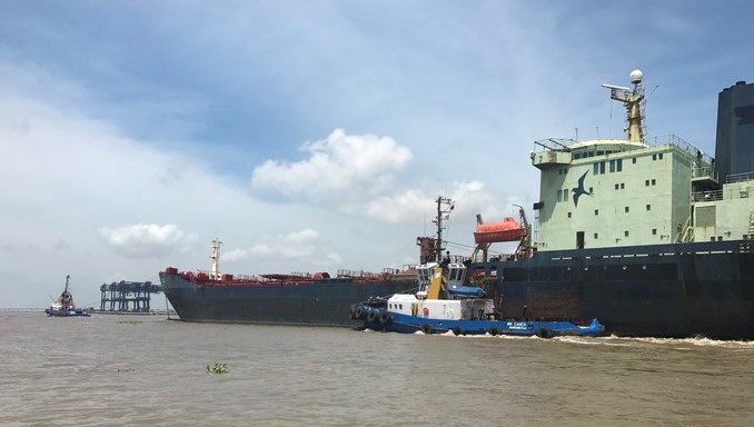 Restricción temporal en el puerto de Barranquilla por barco a la deriva