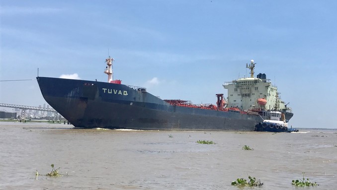 Restricción temporal en el puerto de Barranquilla por barco a la deriva