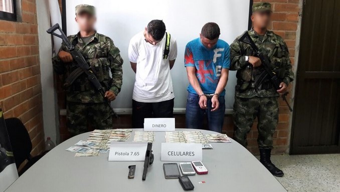 FOTOS: Capturaron en la vía San Carlos – San Rafael a dos hombres que asaltaron al conductor de un camión 2 Capturaron en la vía San Carlos – San Rafael a dos hombres que se habían robado un camión con alimentos