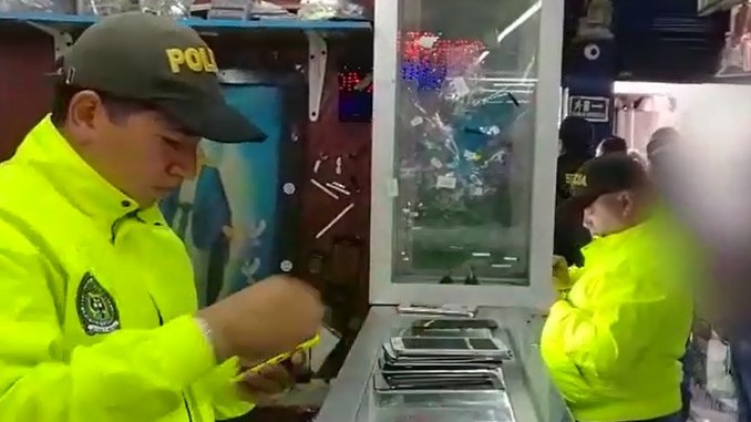 Policía capturó a 11 personas en Bogotá por comercializar celulares robados