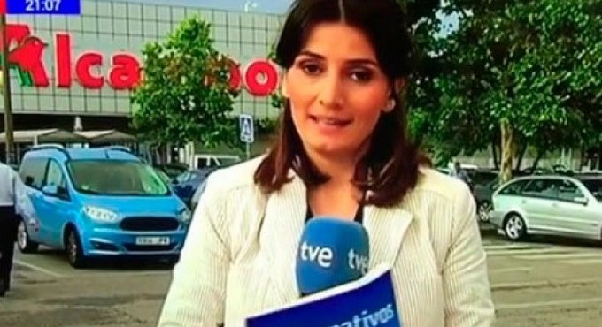 VIDEO: Estaba dando las noticias, pero por esta razón la reportera salió corriendo