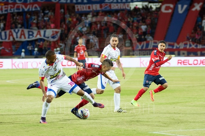 FOTOS: Primera victoria del Poderoso, que pudo ser mayor 7 dim pasto 5