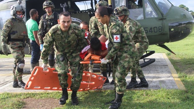 FOTOS: Ejército evacuó a un campesino desde San José de Apartadó que había sido mordido por una serpiente